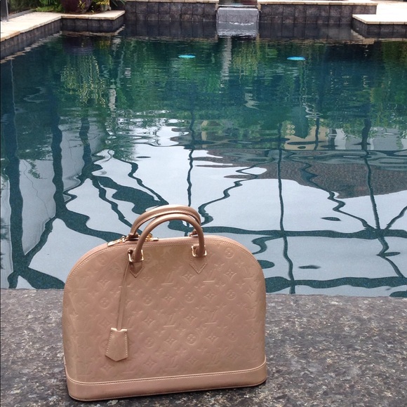 Louis Vuitton Handbags - LV Alma GM beige poudre vernis bag